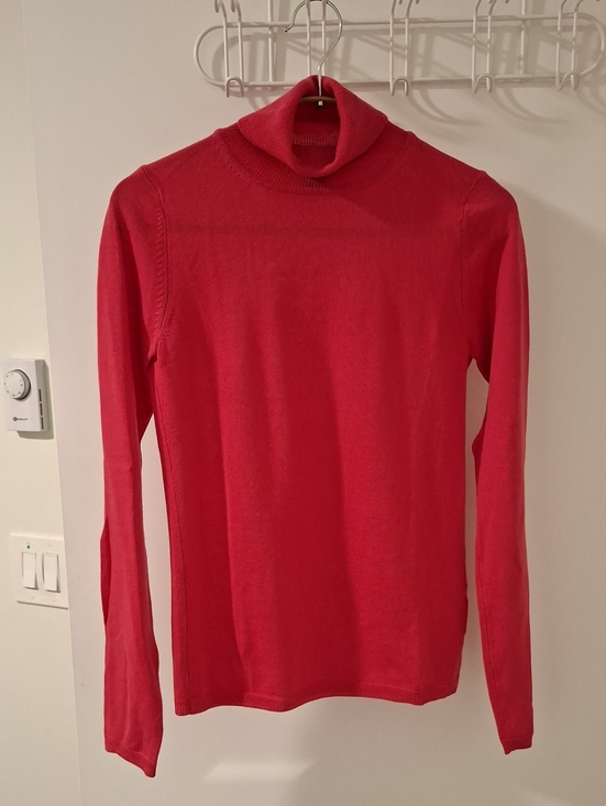Club Monaco Sweaters - Club Monaco Fuchsia/Hot Pink 100% Merino Wool Classic Feminine Turtleneck (S)